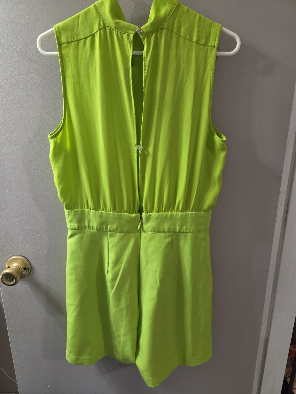 New York & Co. Lime Green Sleeveless Romper with Partial Open Back. Sz M - Picture 12 of 12